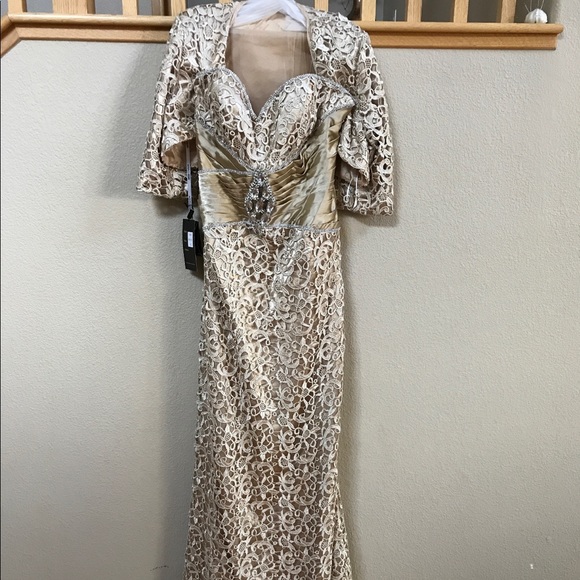 Long gown - Picture 1 of 3